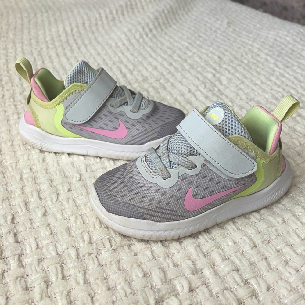 Nike Free Run Toddler Girls Sneaker AH3456-002 9C